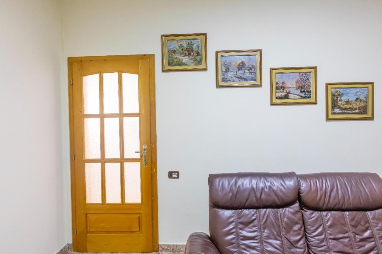 Relax Hostel Tirana Exterior foto