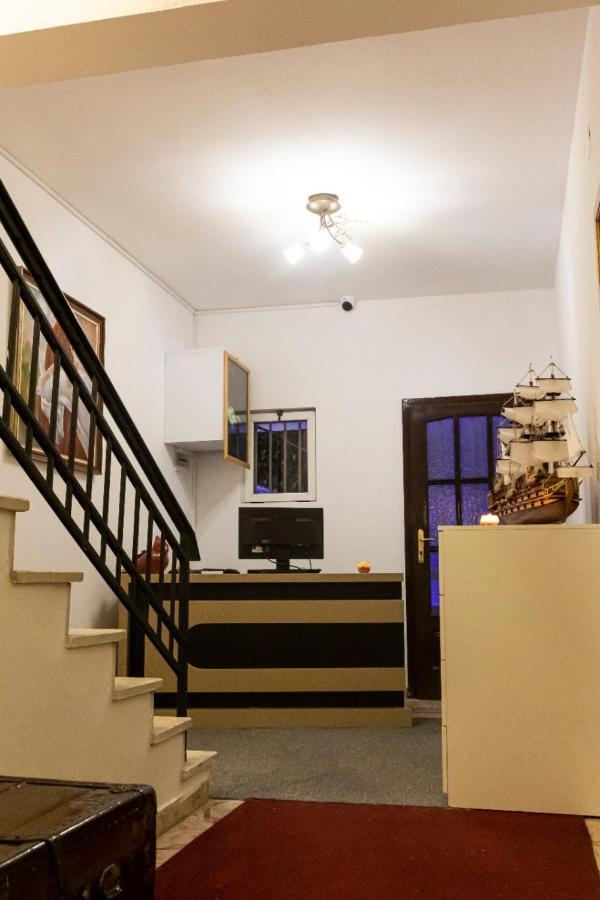 Relax Hostel Tirana Exterior foto