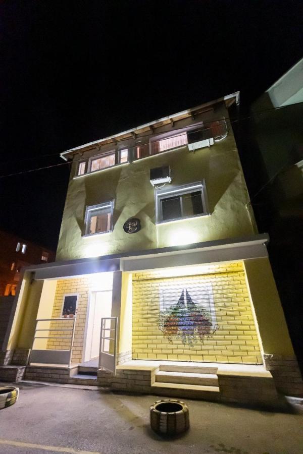 Relax Hostel Tirana Exterior foto